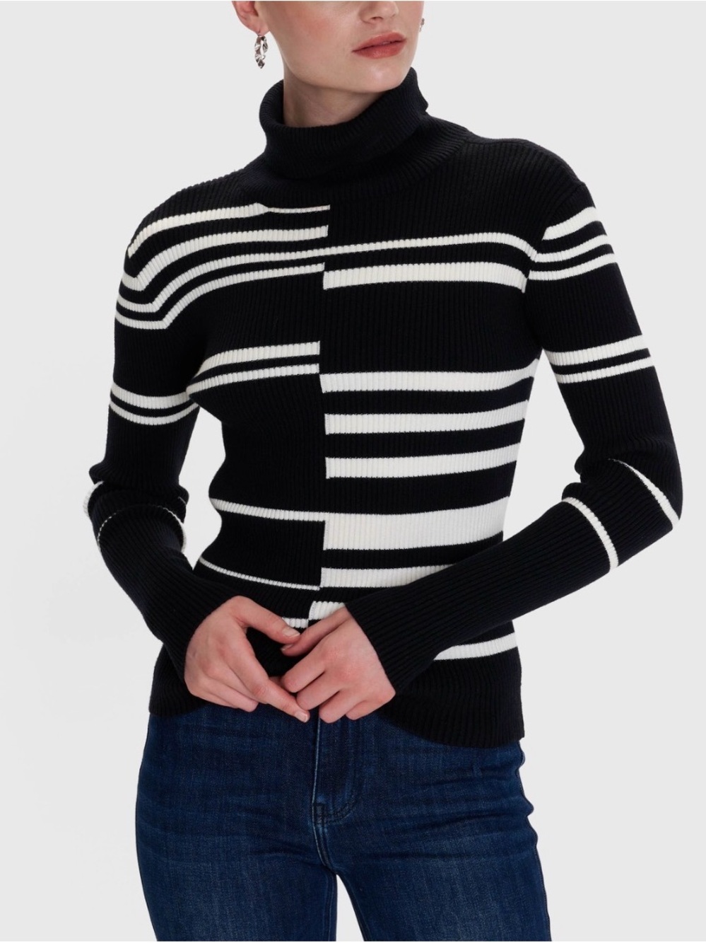 WHBM - Black And White Stripe Ribbed Long Sleeve Turtleneck Sweater Size Medium